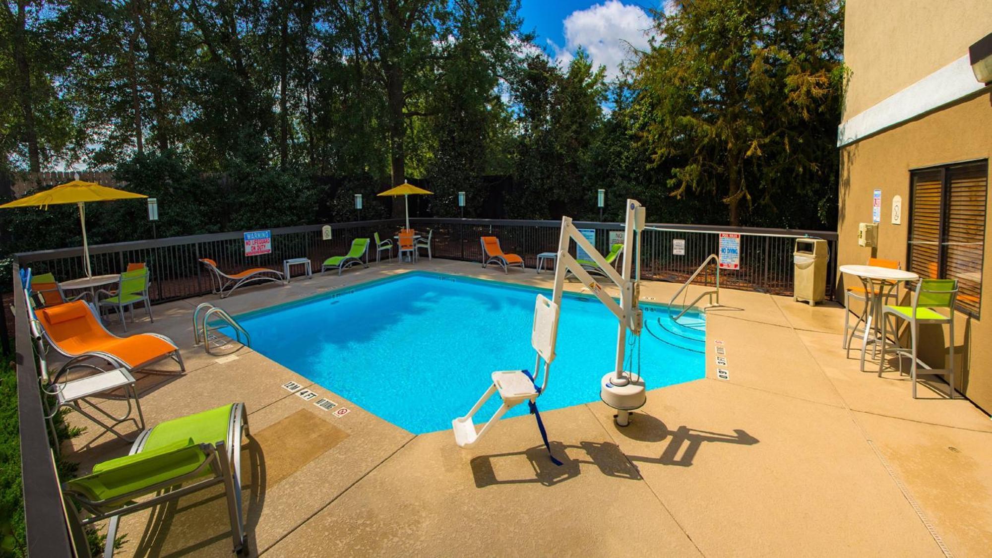 Holiday Inn Express Hotel & Suites Kinston By Ihg Exterior photo