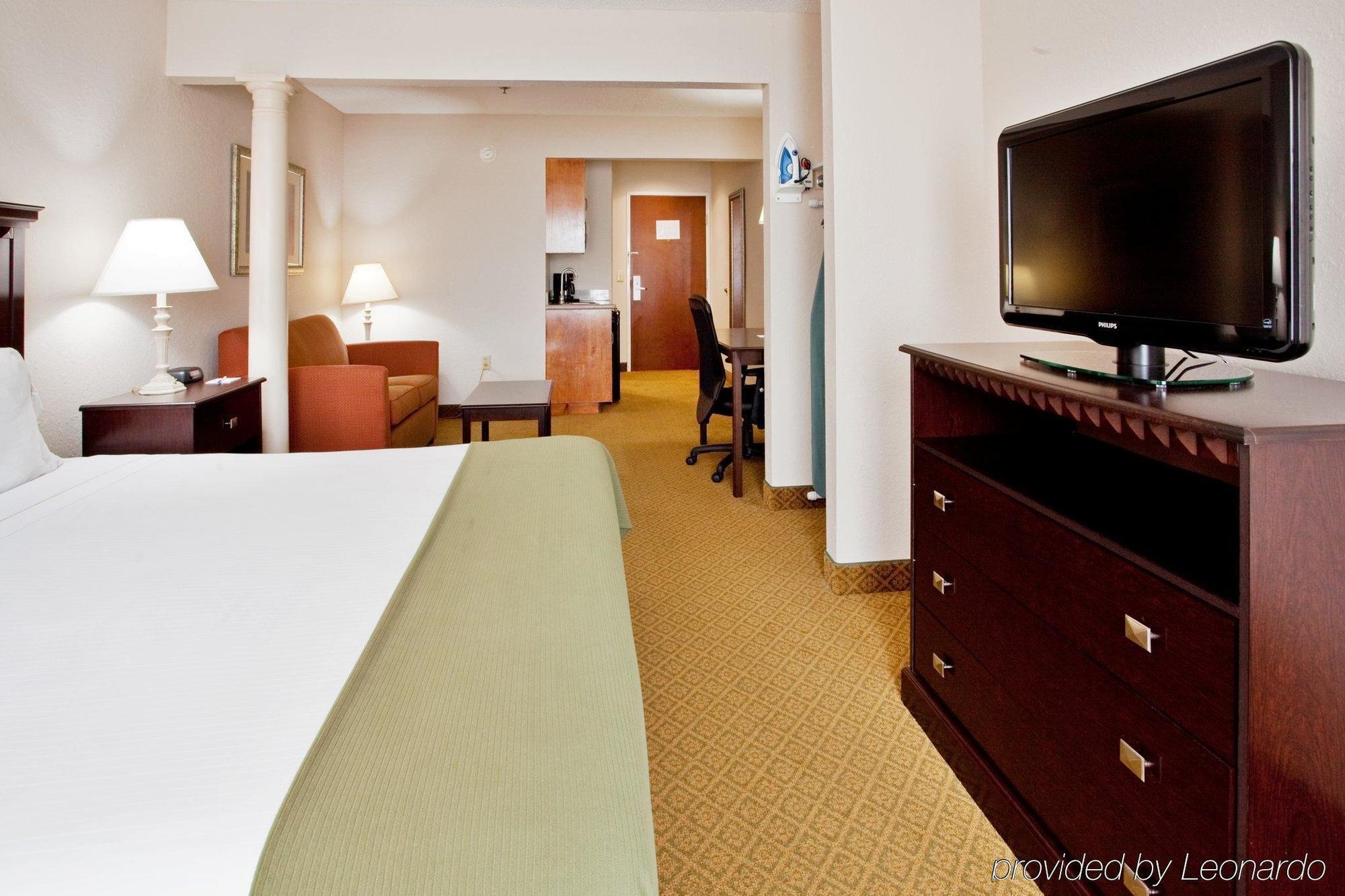 Holiday Inn Express Hotel & Suites Kinston By Ihg Room photo